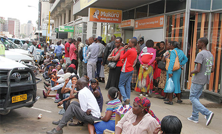 Suspendido de su cargo el fiscal general de Zimbabue